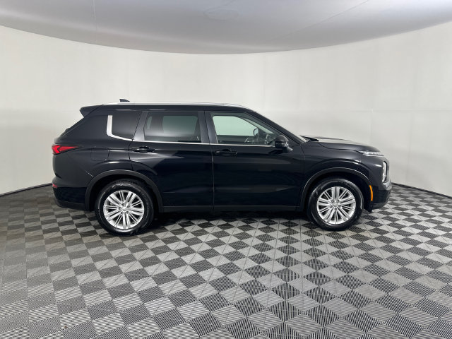 Used 2023 Mitsubishi Outlander ES AWD/4WD image 24