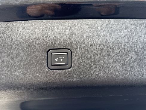 Used 2021 Chevrolet Traverse RS image 15