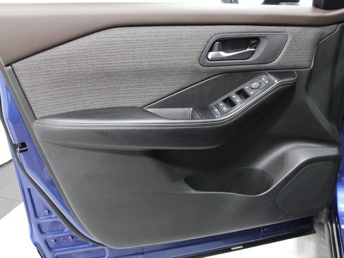 Used 2023 Nissan Rogue SV AWD/4WD image 11