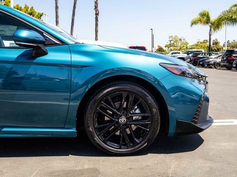 Used 2025 Toyota Camry SE image 7