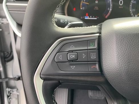 Used 2025 Jeep Grand Cherokee L Laredo AWD/4WD image 30