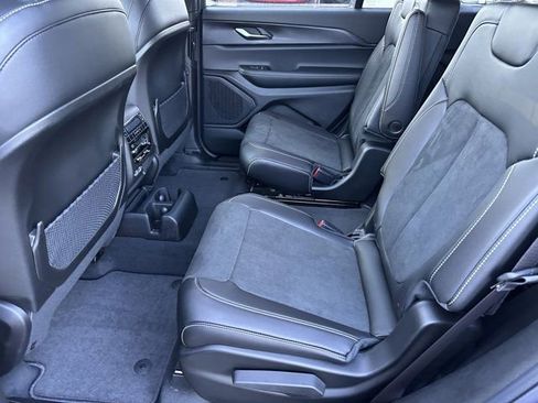 New 2025 Jeep Grand Cherokee L Altitude image 18