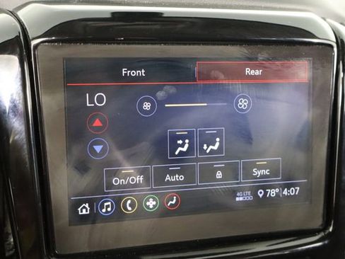 Used 2021 Chevrolet Traverse LT FWD image 38
