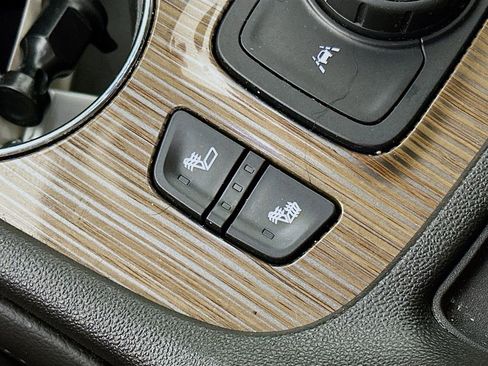 Used 2023 GMC Acadia SLE w/ Driver Convenience Package image 27