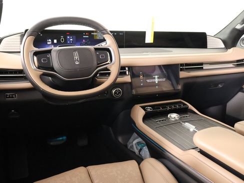 New 2026 Lincoln Navigator L Black Label AWD/4WD image 2