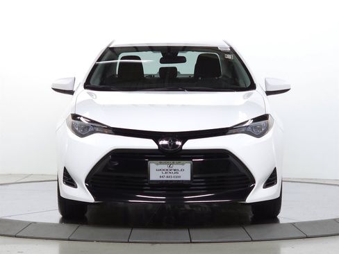 Used 2018 Toyota Corolla LE FWD image 2