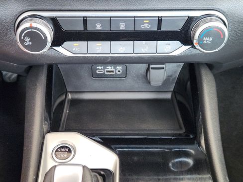Used 2024 Nissan Altima 2.5 SV FWD image 19