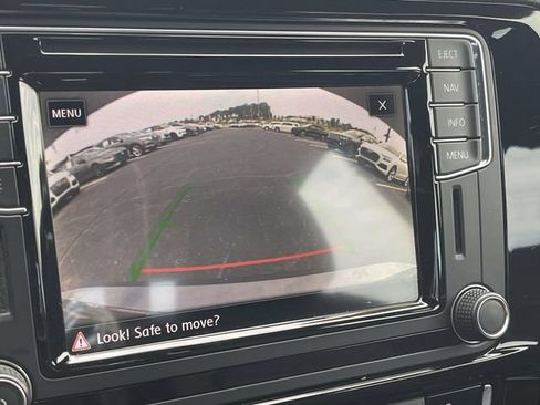 Used 2017 Volkswagen Jetta GLI FWD image 28