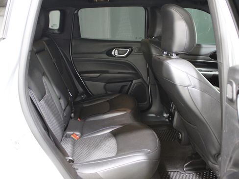 Used 2025 Jeep Compass Latitude w/ Sun & Sound Group image 33