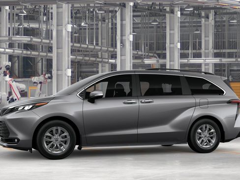 New 2026 Toyota Sienna XLE AWD/4WD image 3
