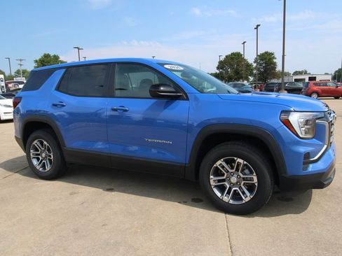 Used 2026 GMC Terrain Elevation FWD image 3