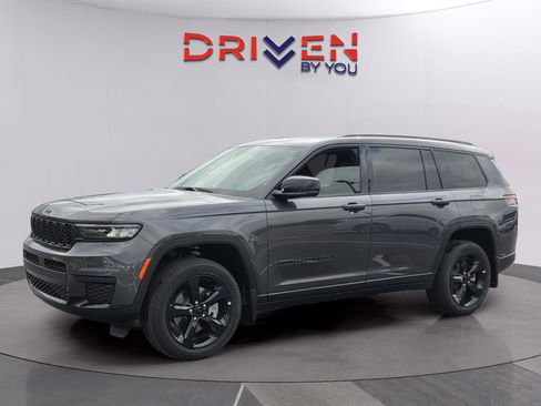 New 2025 Jeep Grand Cherokee L Altitude RWD image 1