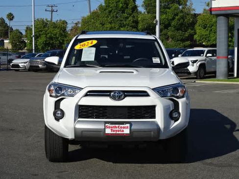 Certified 2024 Toyota 4Runner TRD Off-Road Premium w/ Moonroof Package AWD/4WD image 3