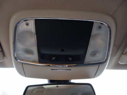 Used 2016 Chrysler 300 Limited image 17