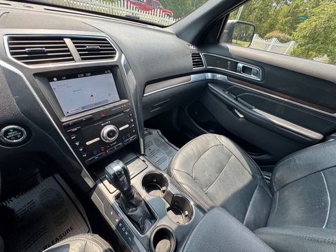 Used 2019 Ford Explorer Limited w/ Class III Trailer Tow Package FWD image 19