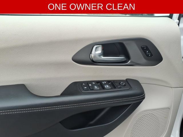 Used 2024 Chrysler Pacifica Touring-L FWD image 10