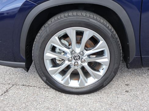 Used 2020 Toyota Highlander Limited FWD image 15