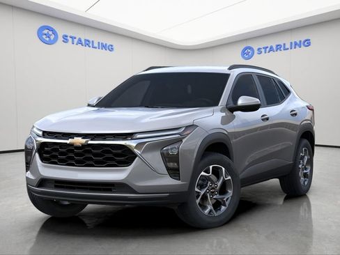 New 2026 Chevrolet Trax LT w/ Driver Confidence Package FWD image 2