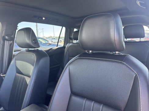 Certified 2024 Volkswagen Tiguan SE R-Line image 23