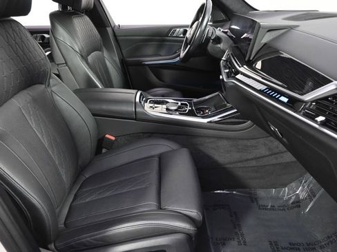 Used 2024 BMW X7 M60i image 16