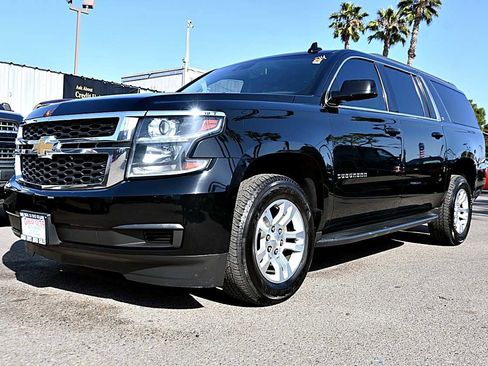 Used 2019 Chevrolet Suburban LT image 1