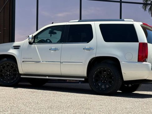 Used 2014 Cadillac Escalade Luxury AWD/4WD image 6
