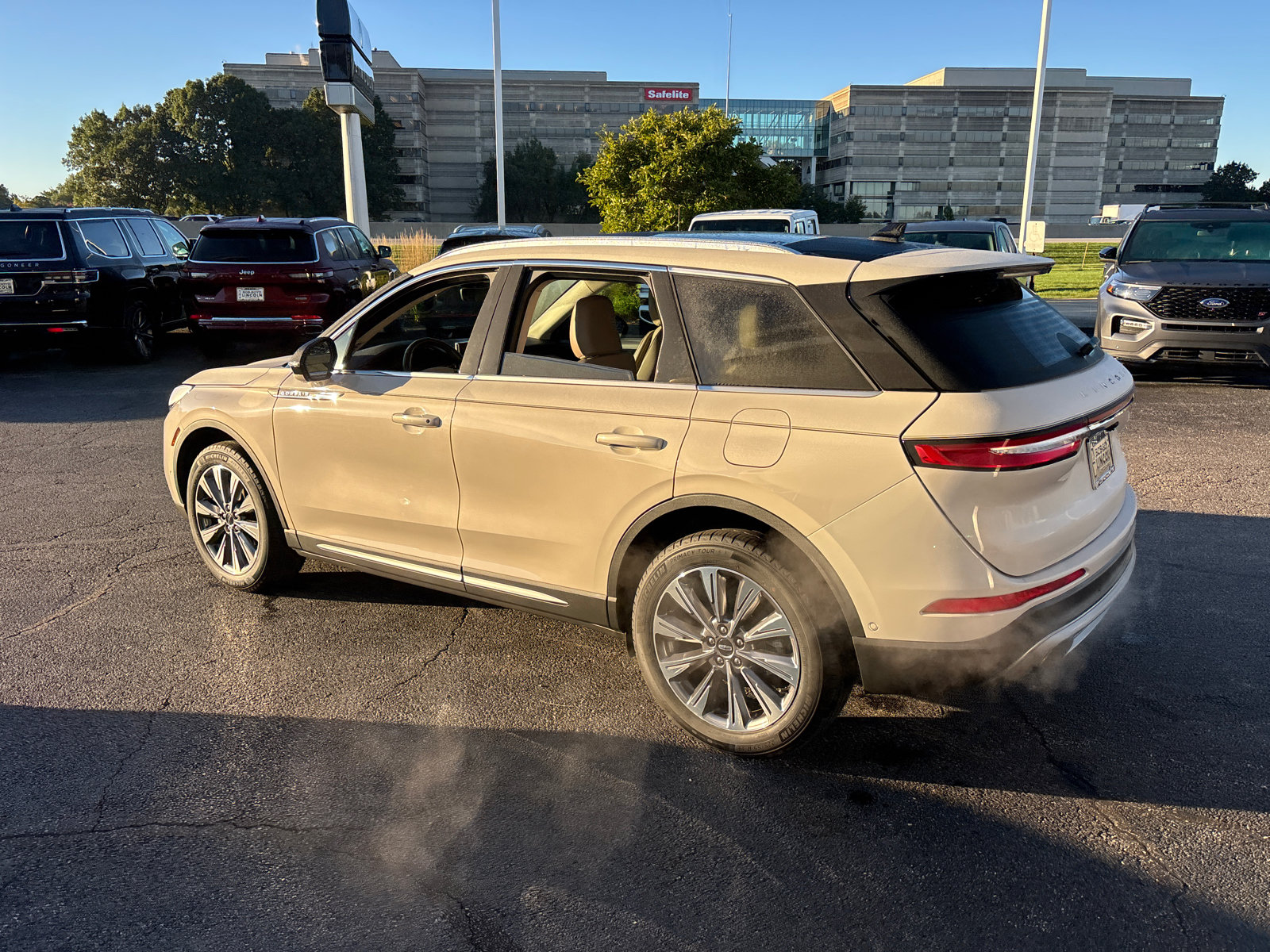 Used 2022 Lincoln Corsair Reserve w/ Equipment Group 201A AWD/4WD image 5