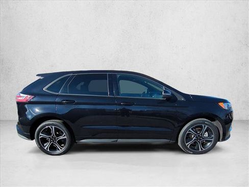 Used 2020 Ford Edge ST w/ Cold Weather Package image 4