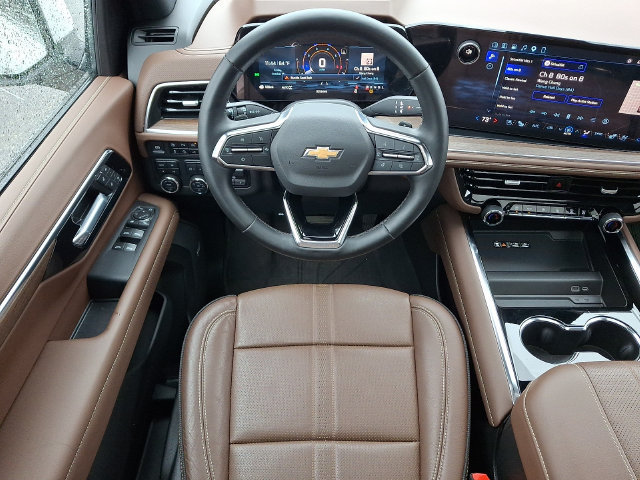 Used 2025 Chevrolet Suburban High Country AWD/4WD image 3