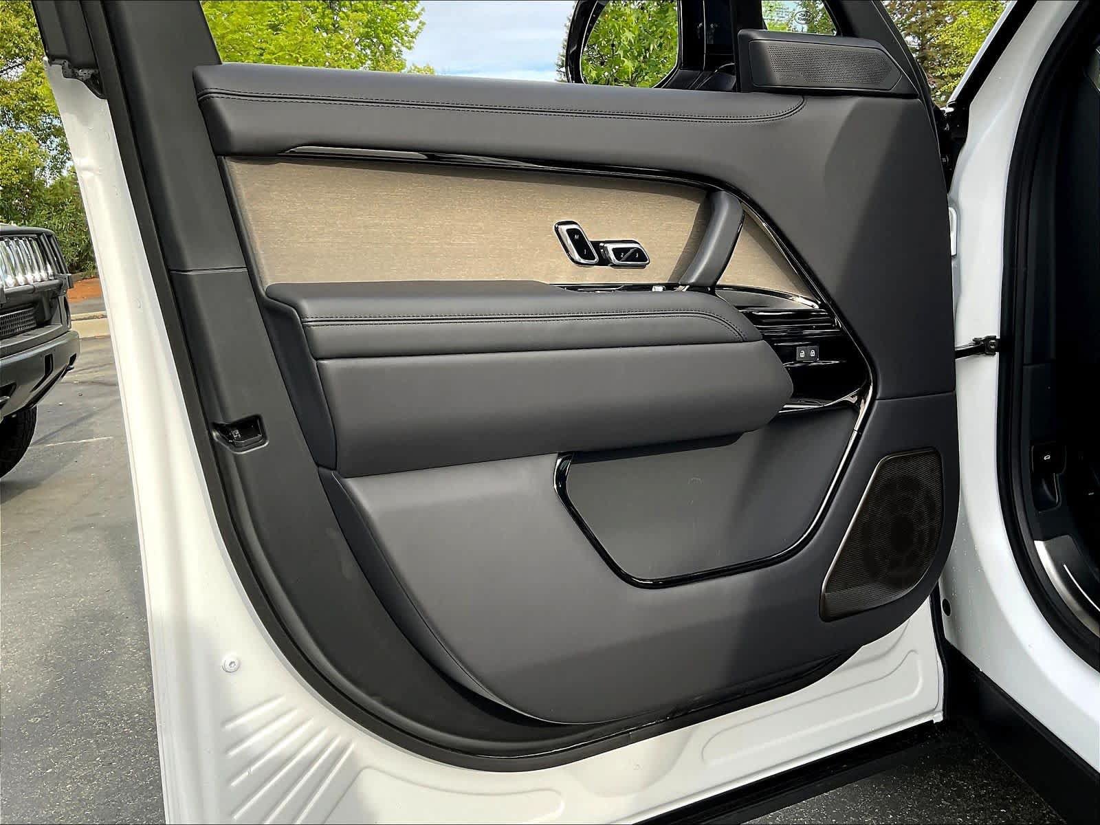 New 2026 Land Rover Range Rover SV AWD/4WD image 24