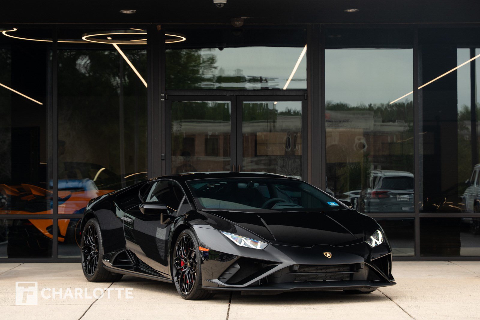 Used 2020 Lamborghini Huracan EVO RWD image 2