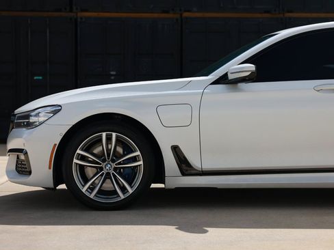 Used 2018 BMW 740e xDrive AWD/4WD image 35