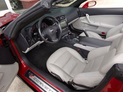 Used 2013 Chevrolet Corvette 427 w/ 1SB Preferred Equipment Group RWD image 24