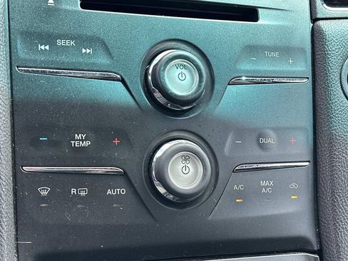 Used 2016 Ford Taurus SEL w/ Equipment Group 201A FWD image 25