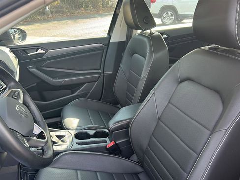 Certified 2023 Volkswagen Jetta SE w/ Panoramic Sunroof Package image 12