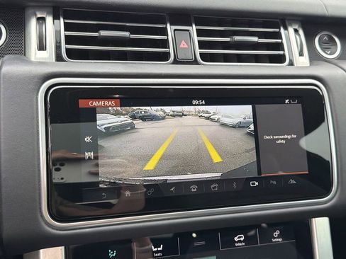 Used 2020 Land Rover Range Rover HSE image 26