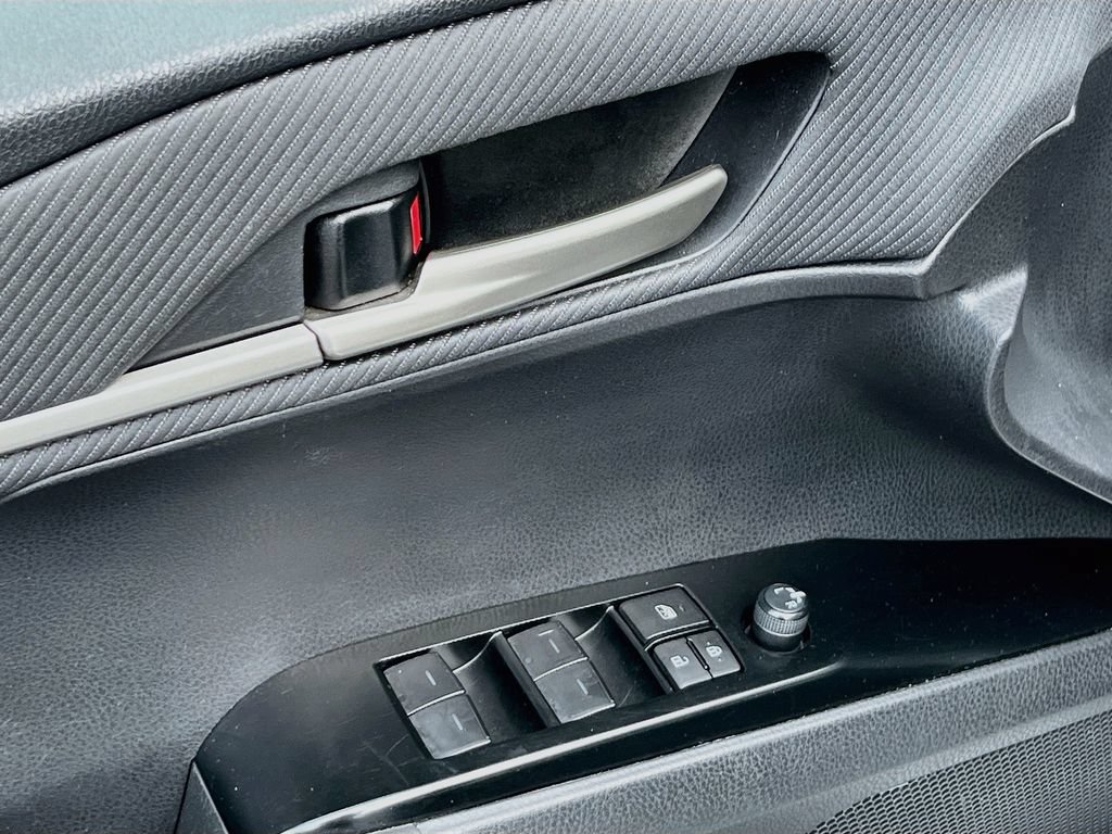 Used 2025 Toyota Camry SE FWD image 12