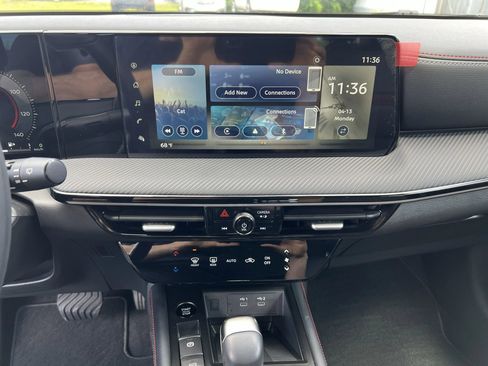 Used 2025 Nissan Kicks SR w/ Illumination Package image 15