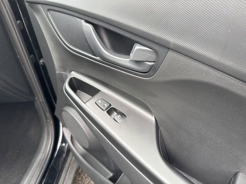 Used 2023 Hyundai Kona SE image 18