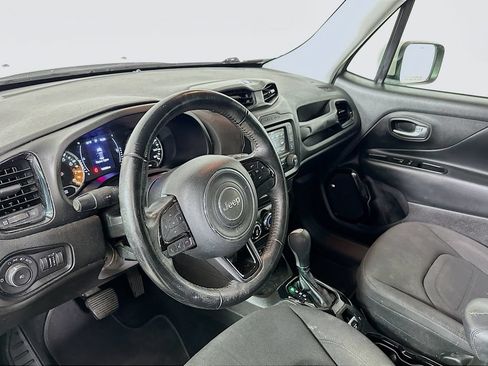 Used 2017 Jeep Renegade Altitude FWD image 10