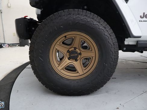 Used 2025 Jeep Gladiator Rubicon image 10