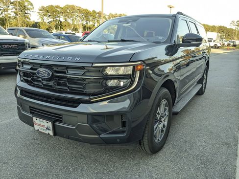 Certified 2025 Ford Expedition Max Active image 9