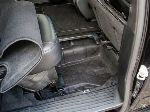 Used 2025 Chrysler Pacifica Select image 5