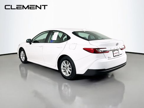 Used 2025 Toyota Camry LE w/ Convenience Package FWD image 9