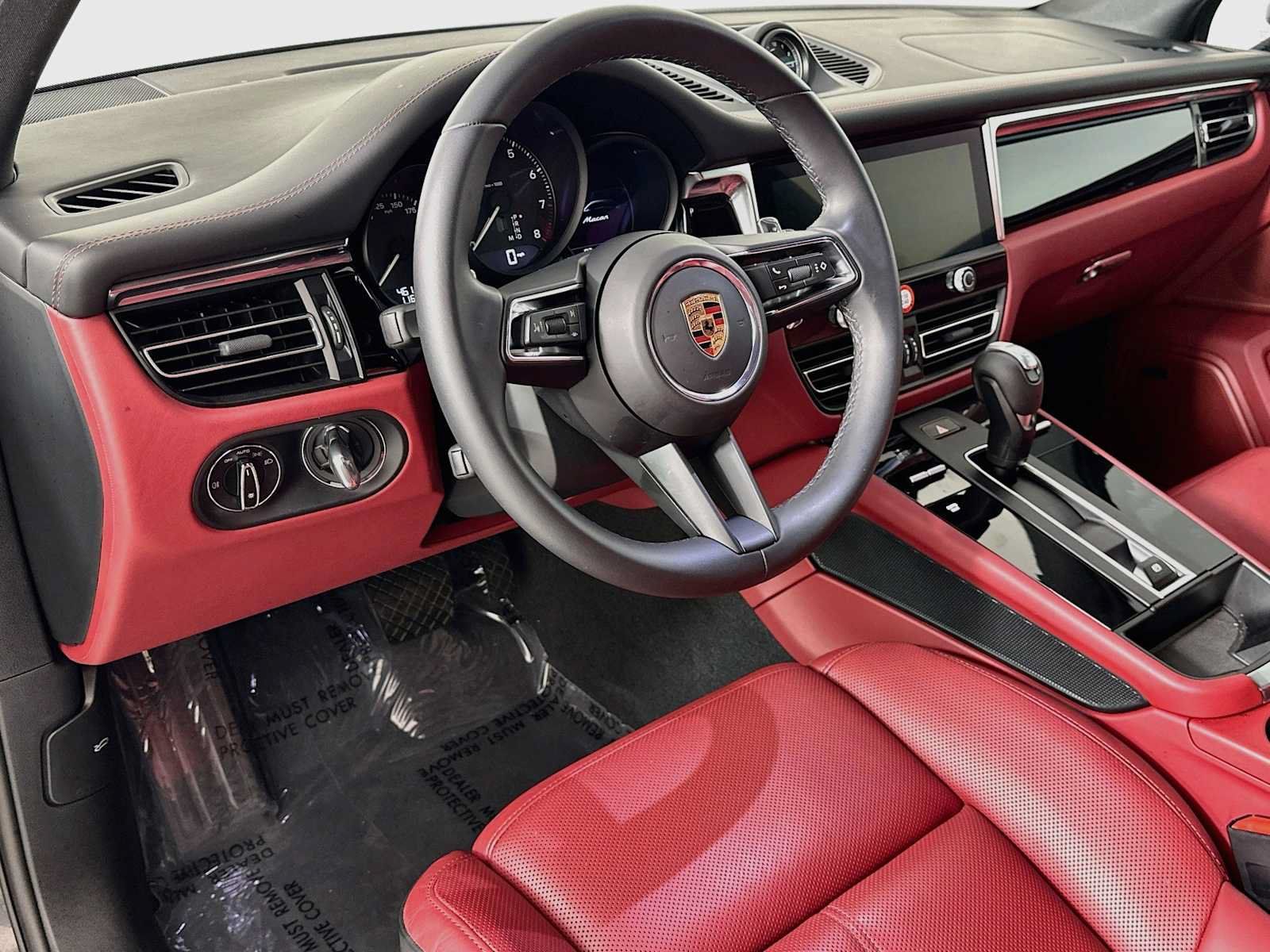 Certified 2026 Porsche Macan AWD/4WD image 4