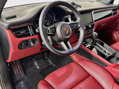Used 2026 Porsche Macan AWD/4WD image 4