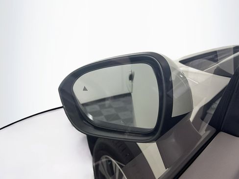 Used 2023 Nissan Rogue SV image 16