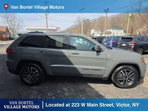 Used 2021 Jeep Grand Cherokee Trailhawk image 4