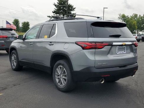 Used 2024 Chevrolet Traverse LT FWD image 3