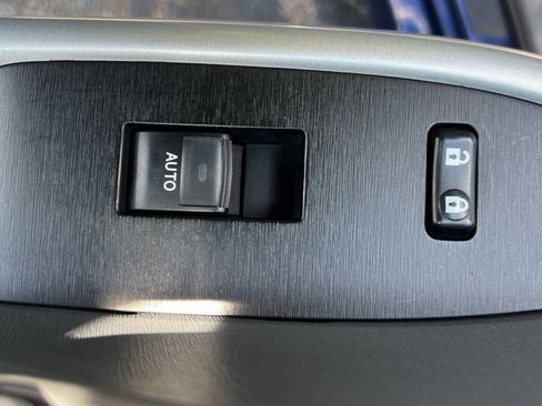 Used 2011 Toyota Prius Five image 15